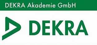Logo der DEKRA Akademie GmbH mit grünem Schriftzug und Pfeildiagramm.